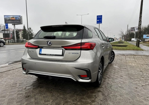 Lexus CT cena 77900 przebieg: 130000, rok produkcji 2018 z Bełchatów małe 191